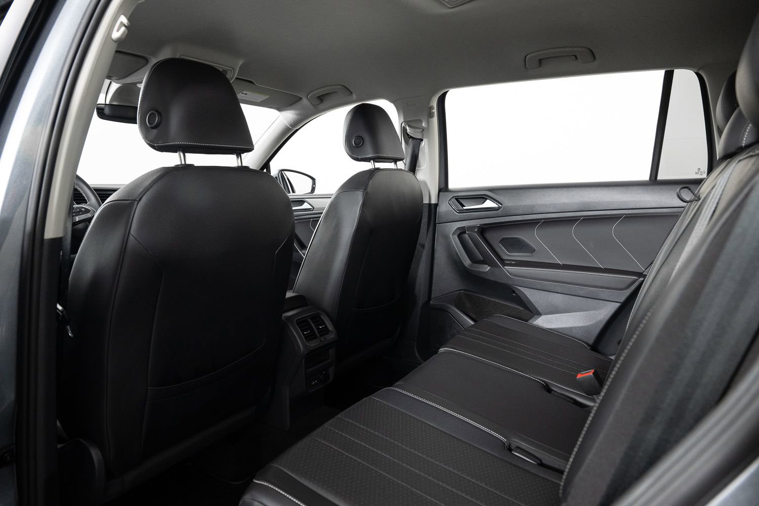 Used 2023 Volkswagen Tiguan SE image 18