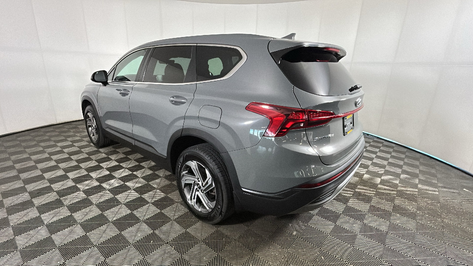Used 2023 Hyundai Santa Fe SE w/ Cargo Package AWD/4WD image 5