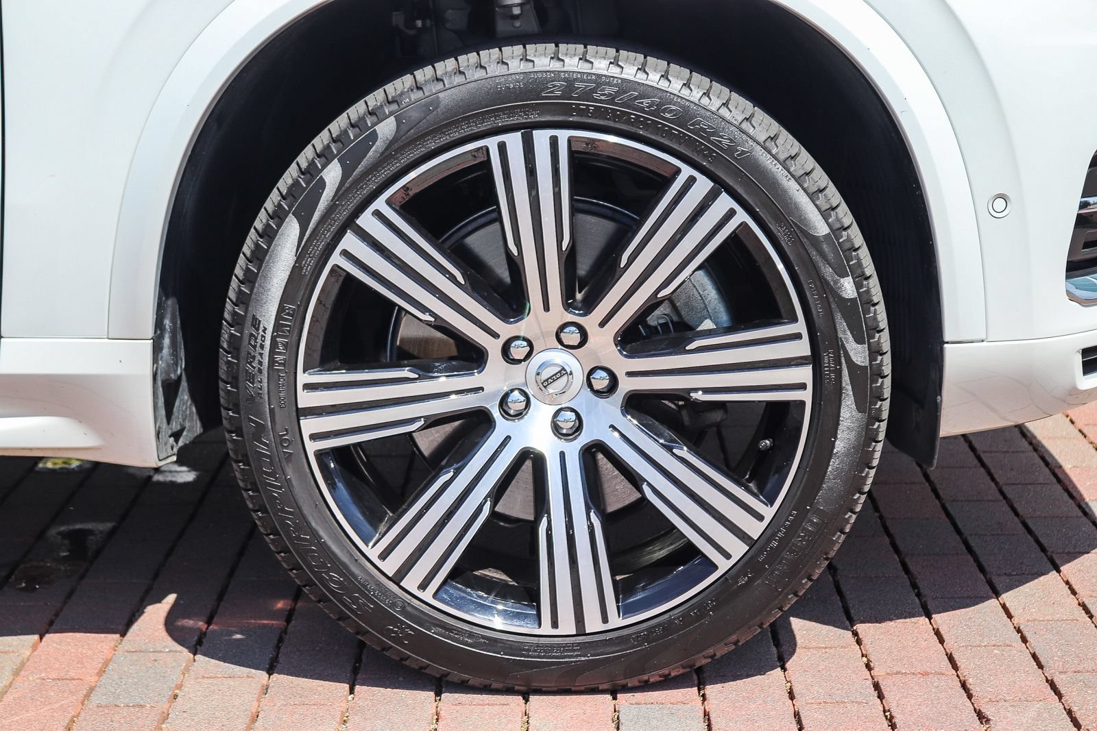 Used 2024 Volvo XC90 T8 Ultimate w/ Protection Package Premier AWD/4WD image 11