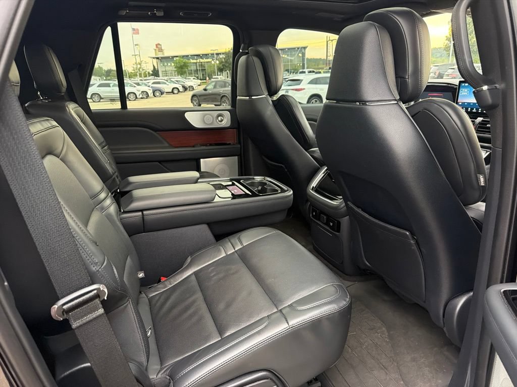 Used 2022 Lincoln Navigator Reserve w/ Equipment Group 201A AWD/4WD image 30