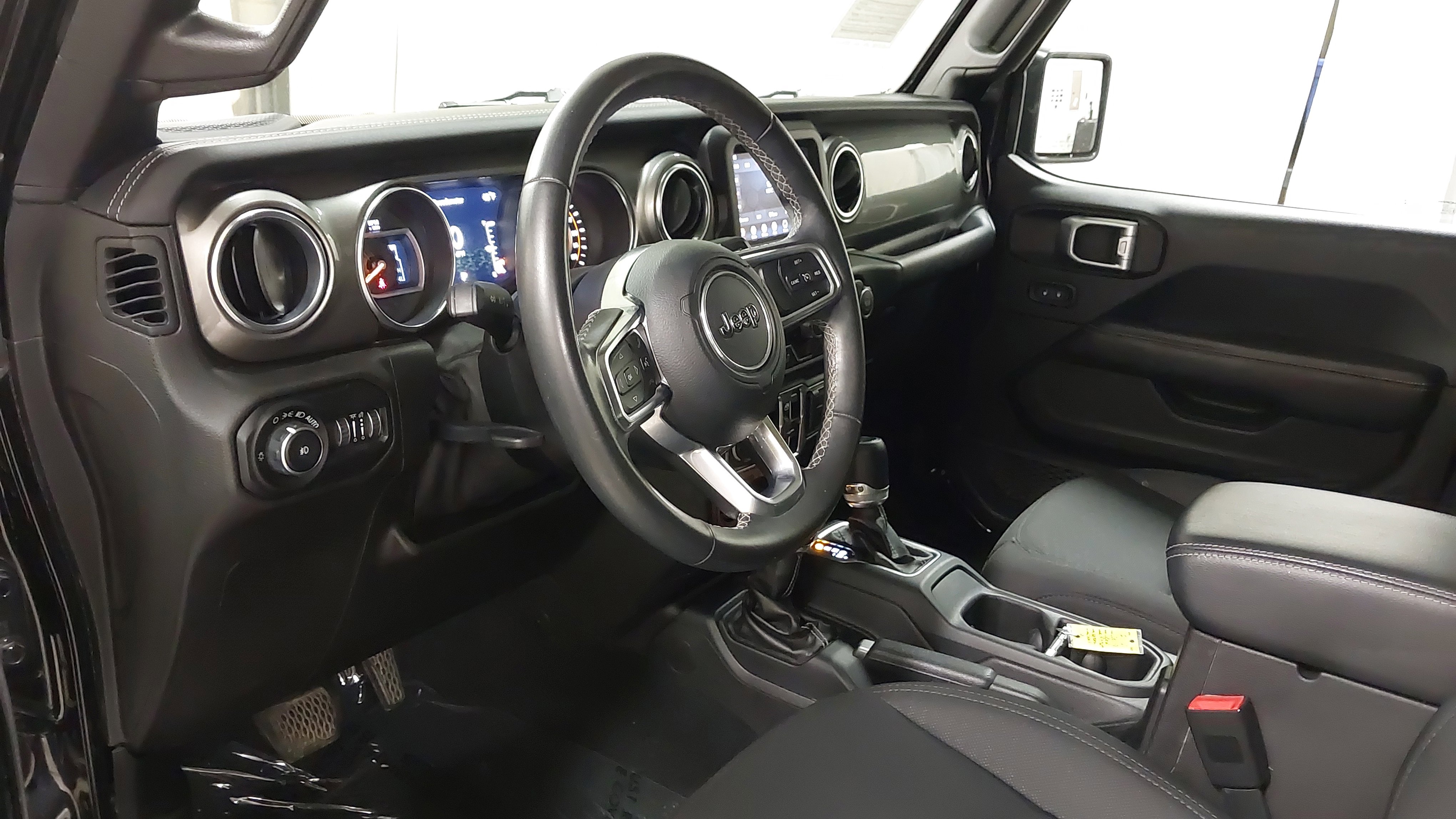 Used 2019 Jeep Wrangler Unlimited Sahara w/ Safety Group image 17