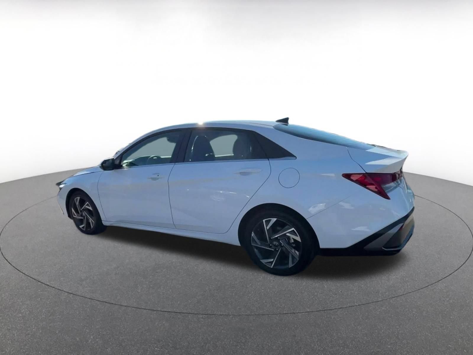 Used 2025 Hyundai Elantra SEL FWD image 9