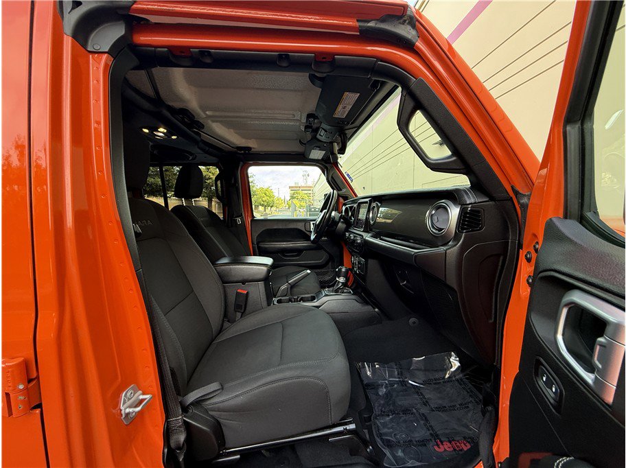 Used 2020 Jeep Wrangler Unlimited Sahara w/ Uconnect 4C Nav & Sound Group image 17