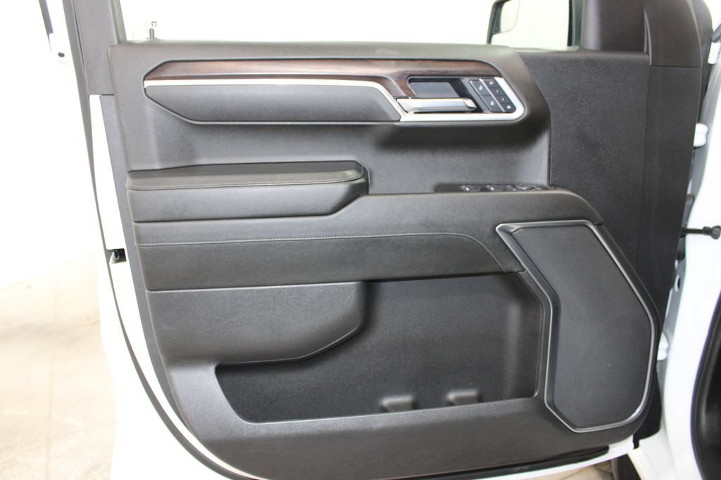 Used 2025 GMC Sierra 1500 SLT AWD/4WD image 21