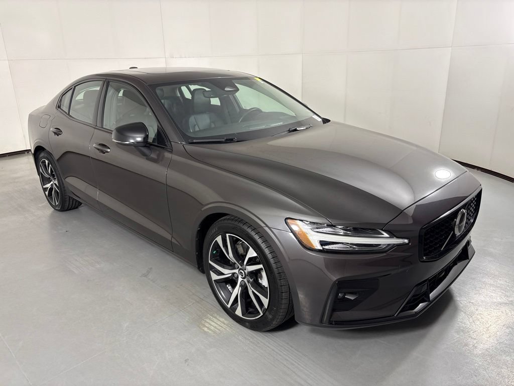 Used 2024 Volvo S60 B5 Core FWD image 2
