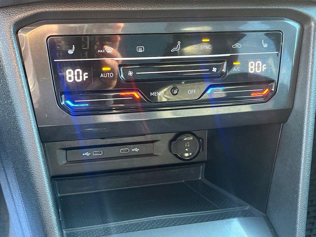 Used 2024 Volkswagen Tiguan SE R-Line image 12