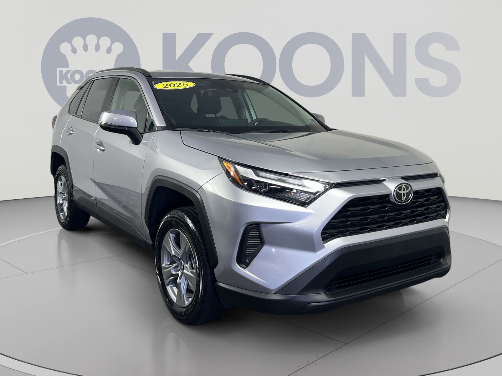 Used 2025 Toyota RAV4 XLE AWD/4WD image 10