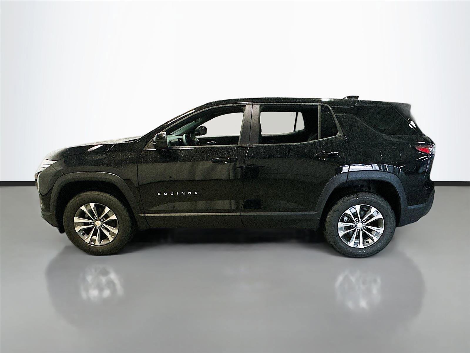Used 2026 Chevrolet Equinox LT FWD image 4