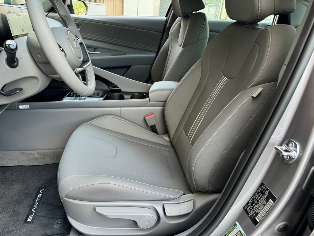 New 2025 Hyundai Elantra SEL image 8
