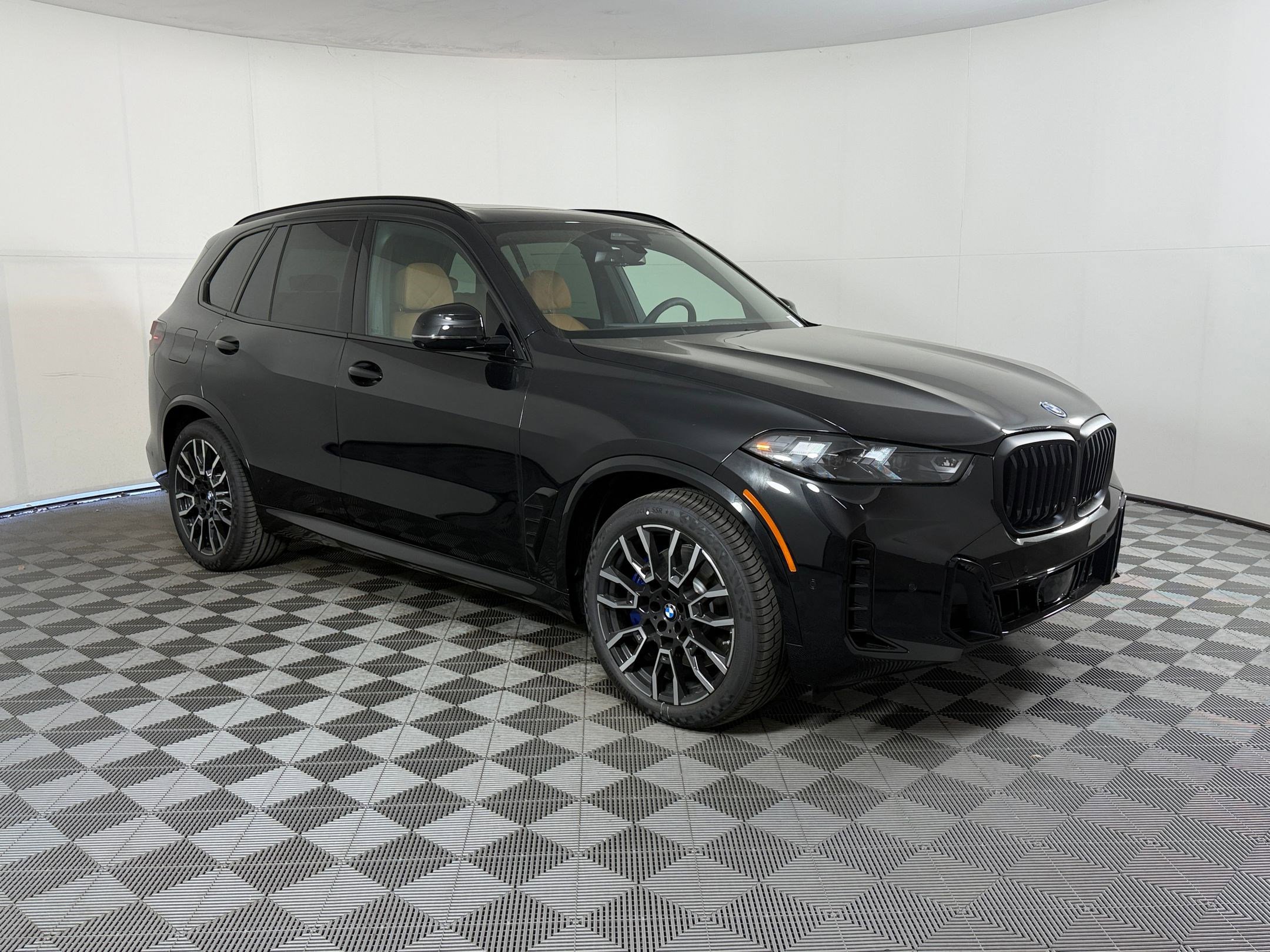 New 2026 BMW X5 xDrive50e w/ M Sport Package AWD/4WD image 7