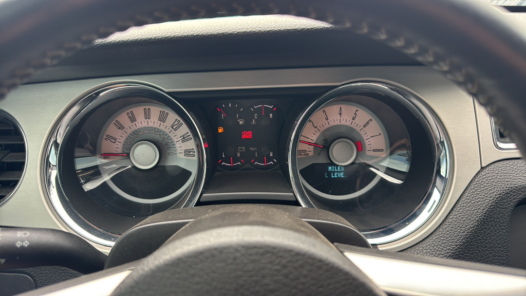 Used 2012 Ford Mustang GT Premium w/ HID Headlamps & Security Pkg RWD image 23