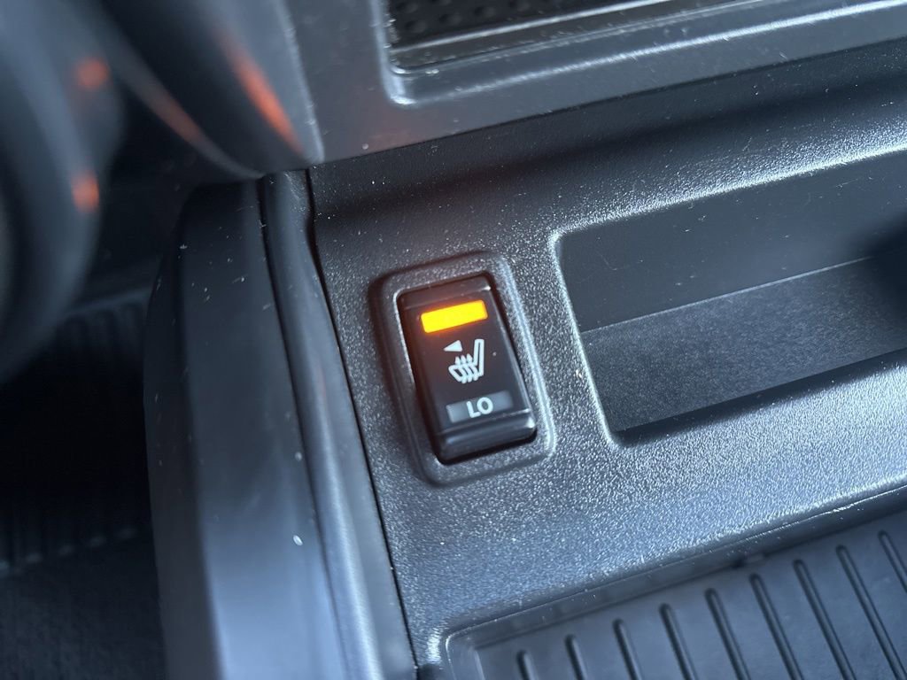 Used 2019 Nissan Titan SV w/ SV Convenience Package image 26