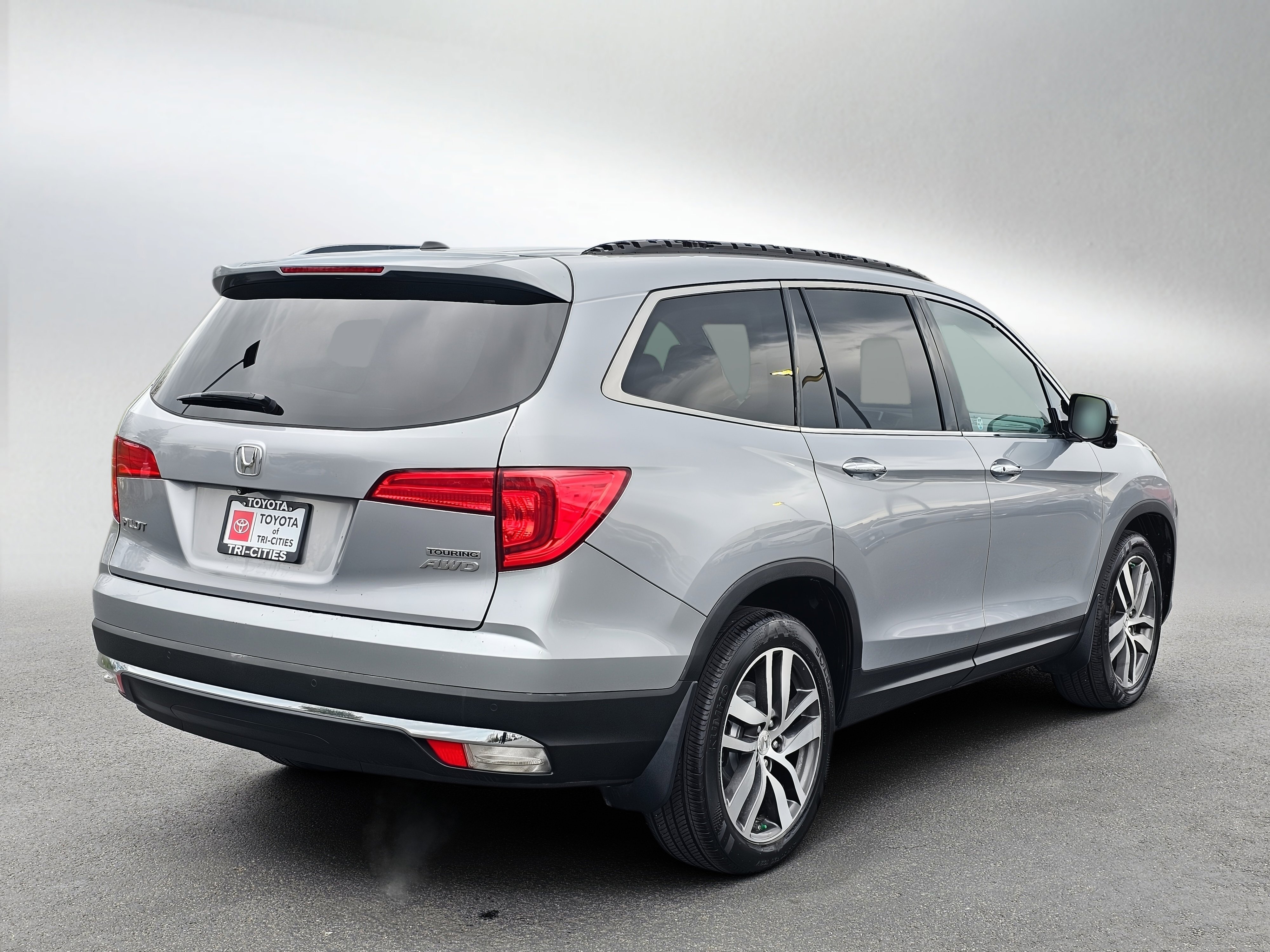 Used 2016 Honda Pilot Touring image 5