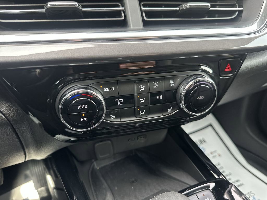 Used 2025 Chevrolet Trax ACTIV w/ Sunroof Package FWD image 18