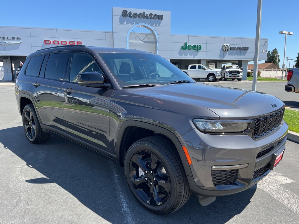 New 2025 Jeep Grand Cherokee L Limited w/ Black Appearance Package image 2