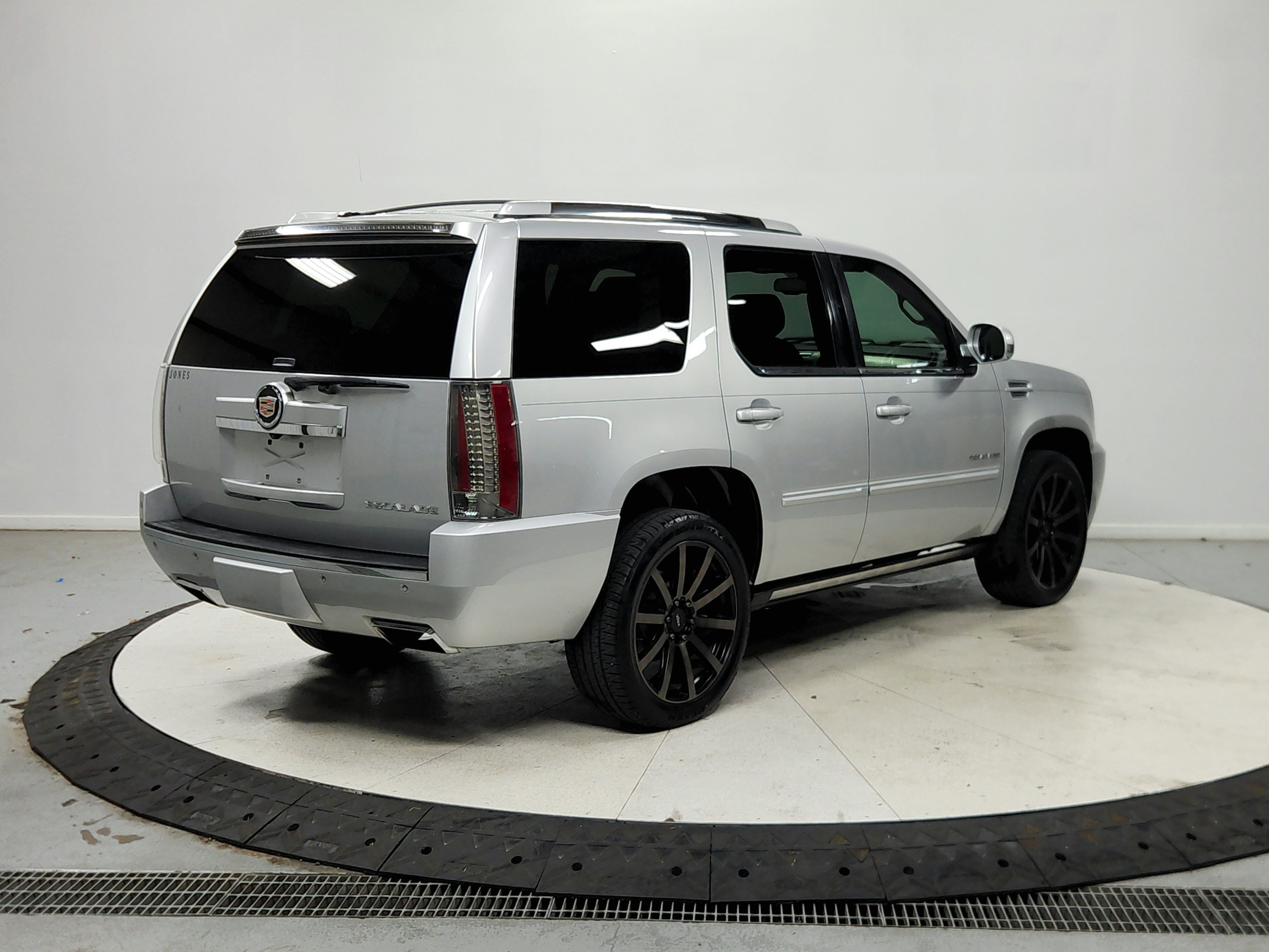 Used 2014 Cadillac Escalade Premium RWD image 8