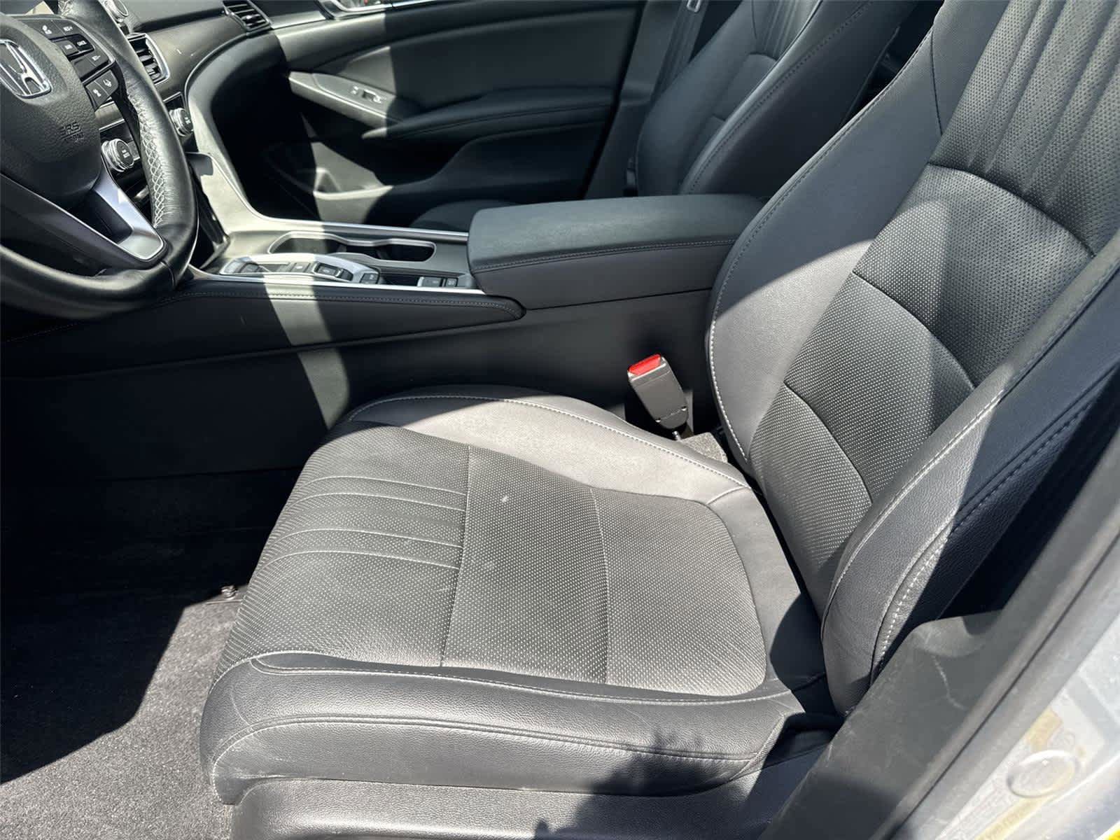 Used 2020 Honda Accord Touring image 12