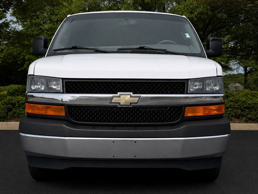 Used 2022 Chevrolet Express 2500 w/ Driver Convenience Package RWD image 4