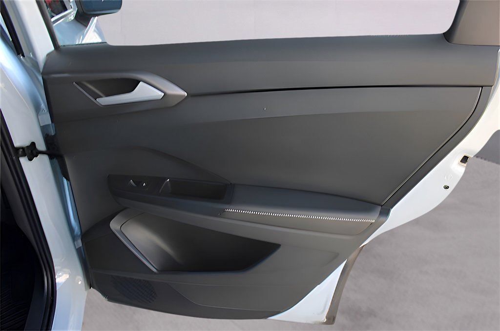 Used 2025 Volkswagen Taos SE image 28