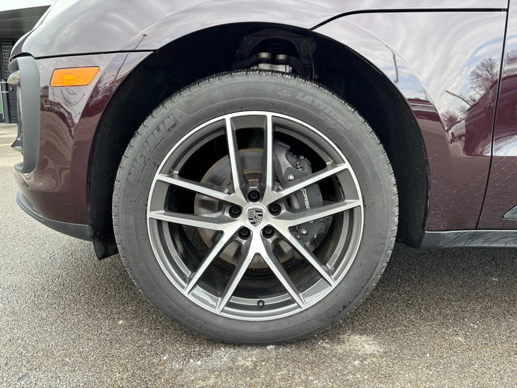 Certified 2026 Porsche Macan AWD/4WD image 34