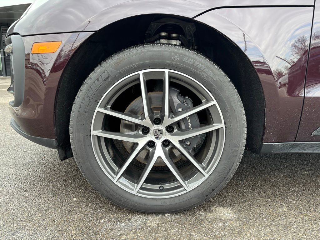 Certified 2026 Porsche Macan AWD/4WD image 34
