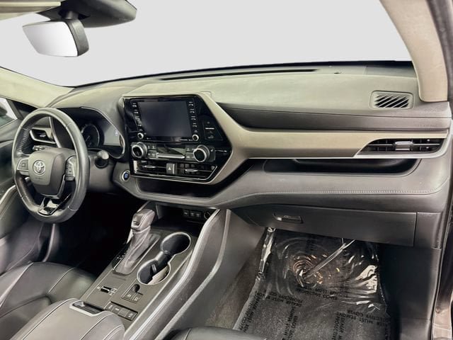 Certified 2021 Toyota Highlander XLE FWD image 33