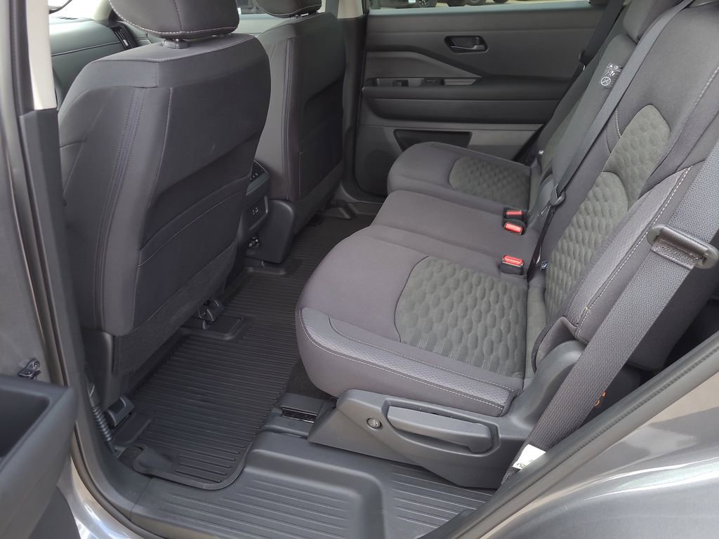 Certified 2024 Nissan Pathfinder SV image 9