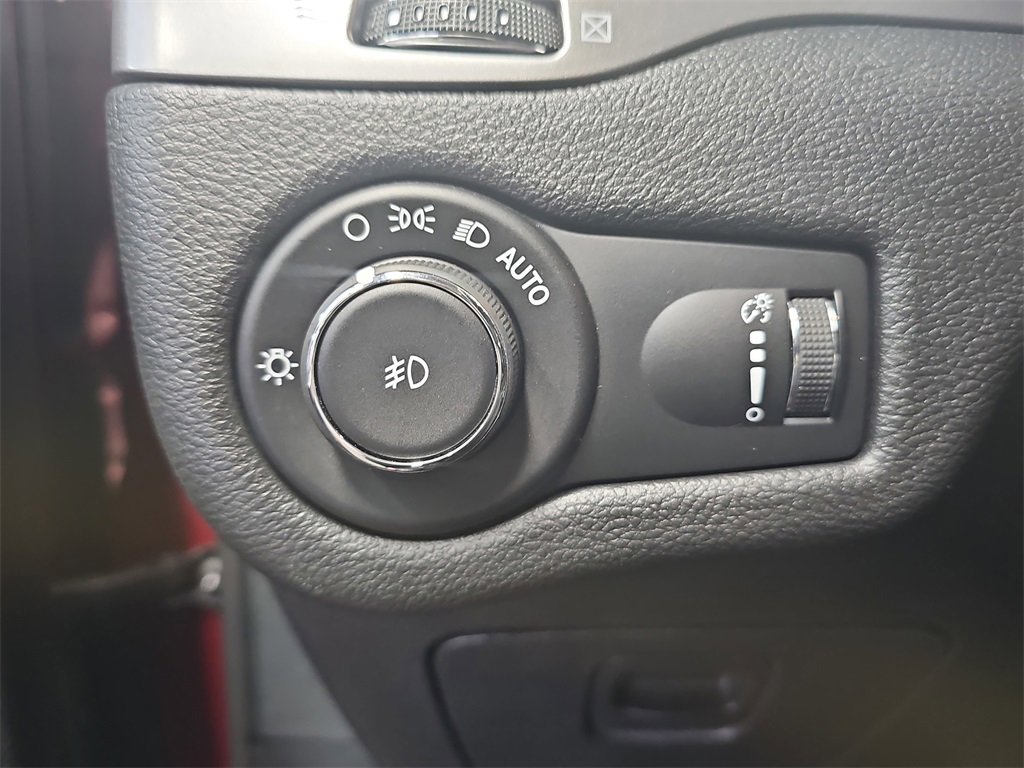 Used 2019 Jeep Cherokee Latitude w/ Cold Weather Group image 23