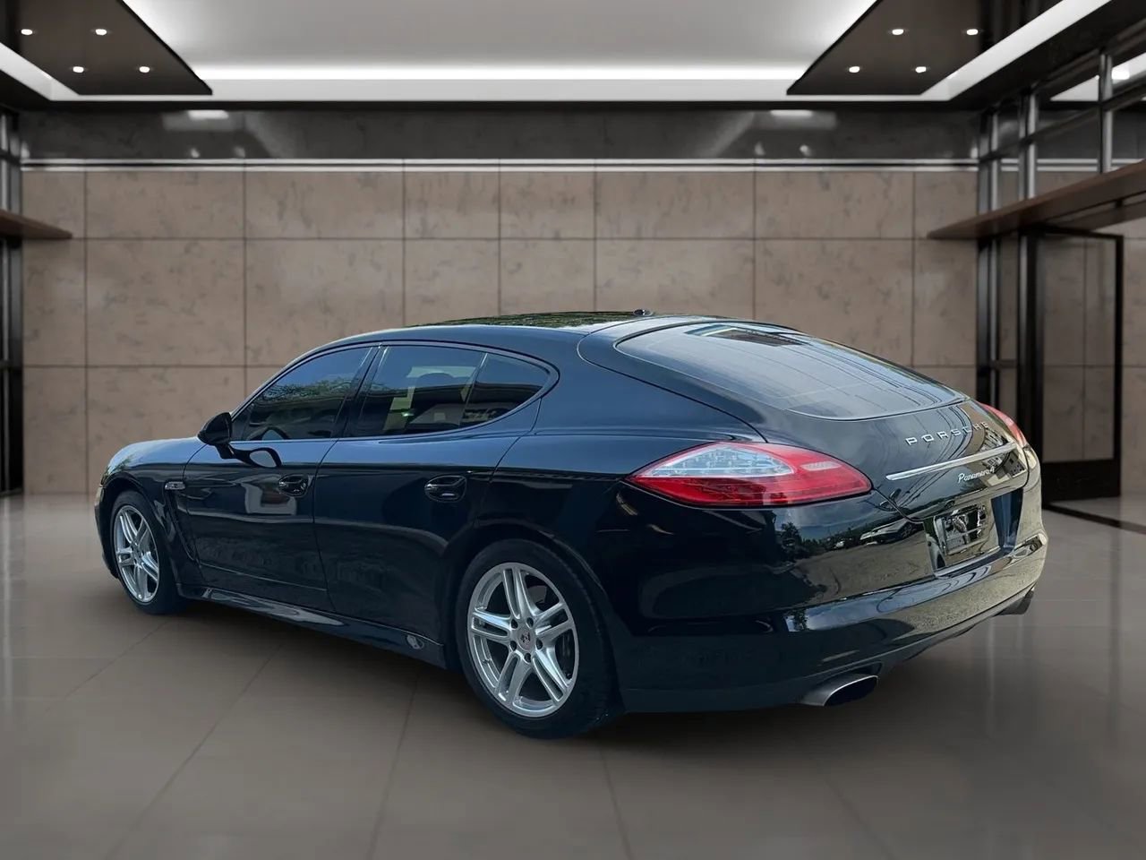 Used 2012 Porsche Panamera 4 image 4