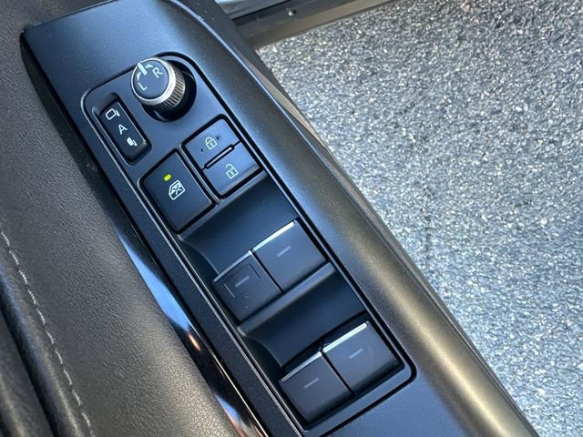 Certified 2021 Toyota Venza LE w/ Carpet Mat Package (TMS) image 26