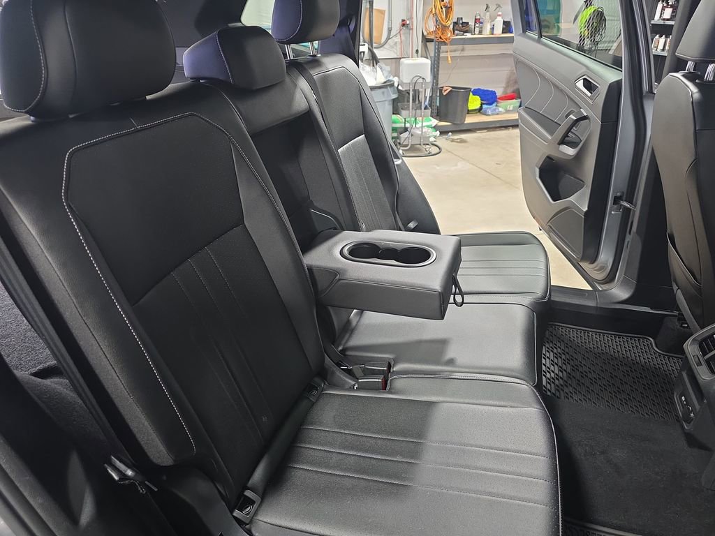 Used 2022 Volkswagen Tiguan SE R-Line image 11