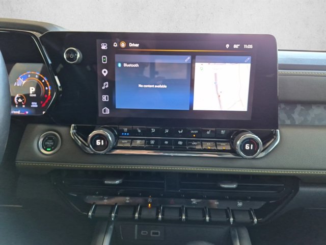 Used 2025 Chevrolet Colorado ZR2 w/ Technology Package AWD/4WD image 15