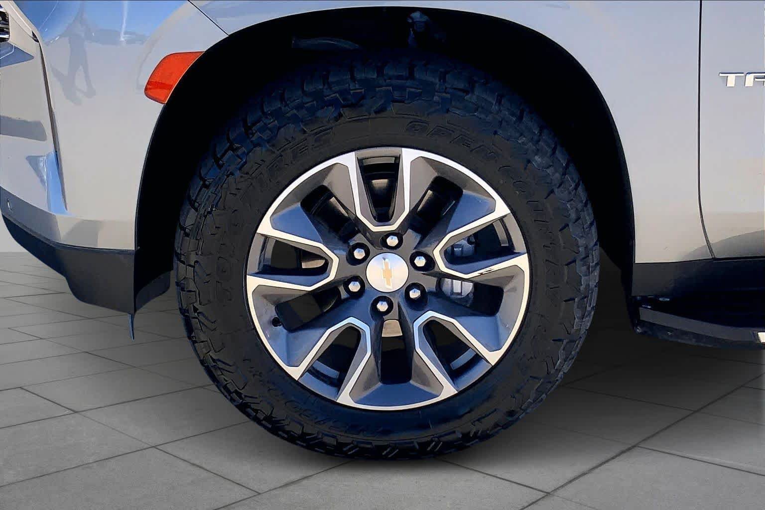 Used 2023 Chevrolet Tahoe LT w/ Luxury Package AWD/4WD image 11