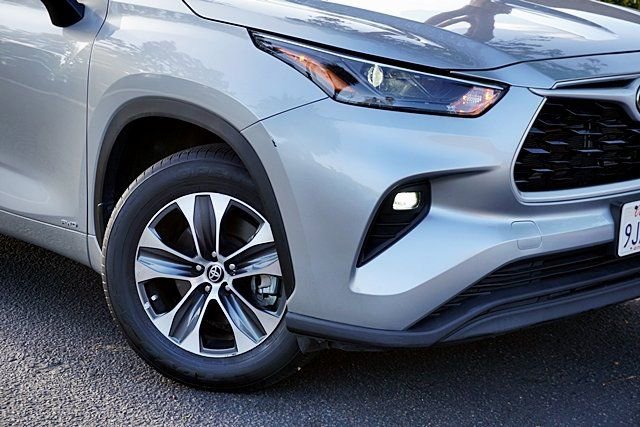 Used 2024 Toyota Highlander XLE AWD/4WD image 4