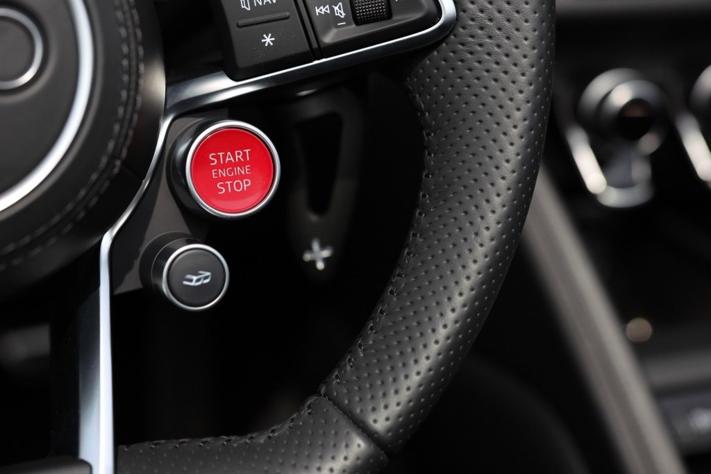 Used 2018 Audi R8 V10 plus w/ Full Leather Package image 19