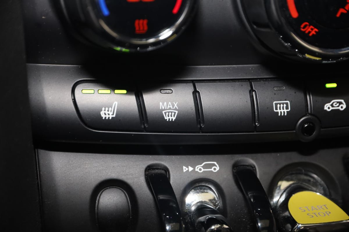 Used 2024 MINI Cooper SE FWD image 8