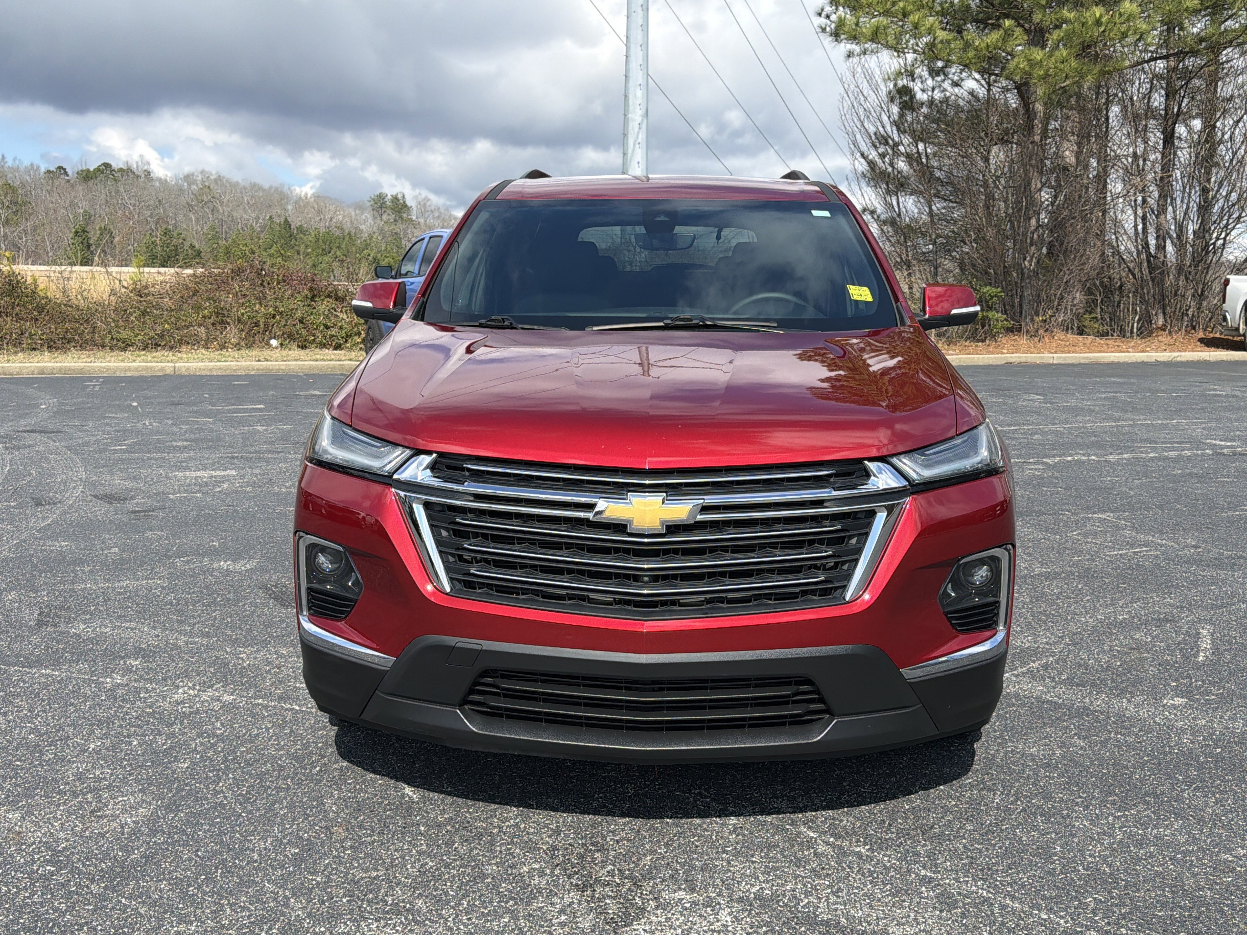 Used 2023 Chevrolet Traverse LT image 2