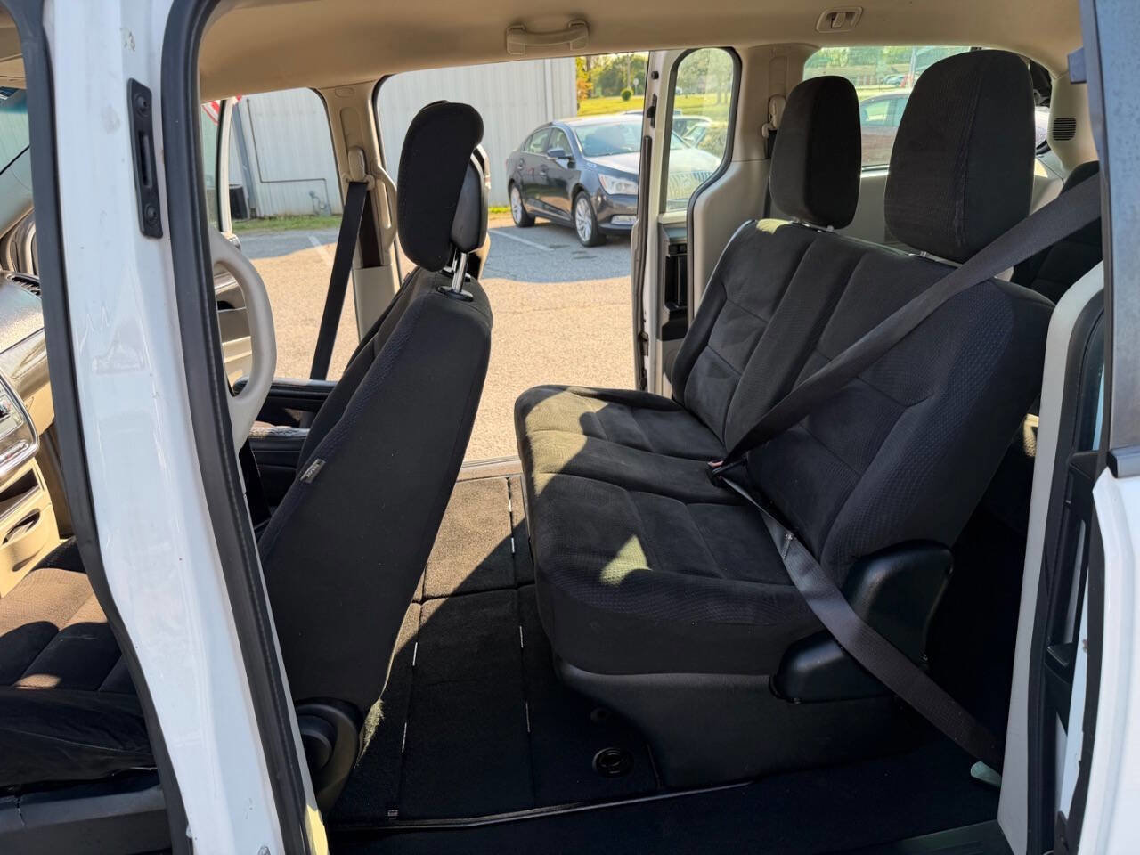 Used 2015 Dodge Grand Caravan American Value Package image 23