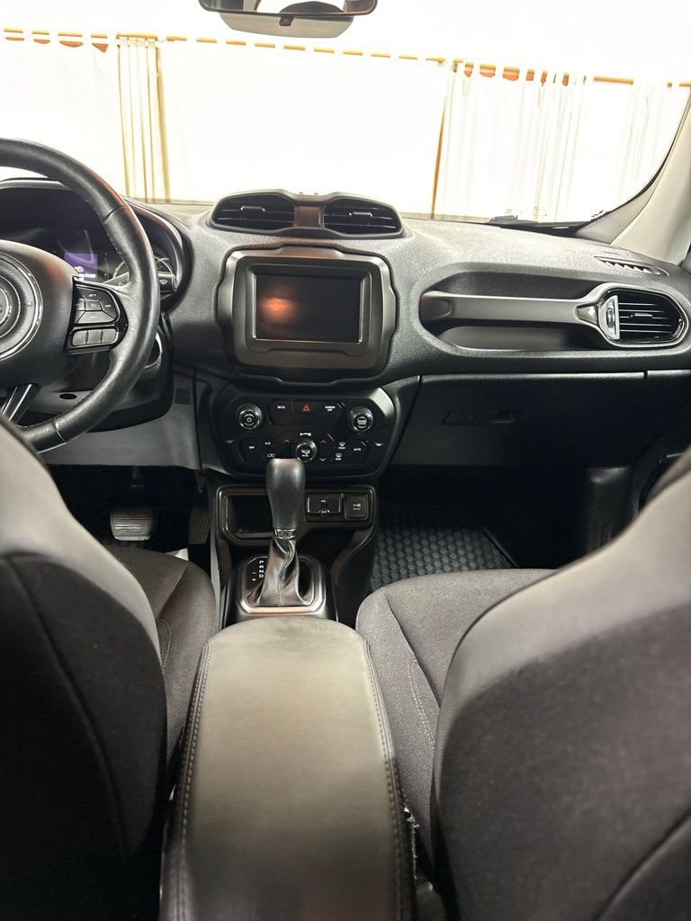 Used 2020 Jeep Renegade Altitude FWD image 18