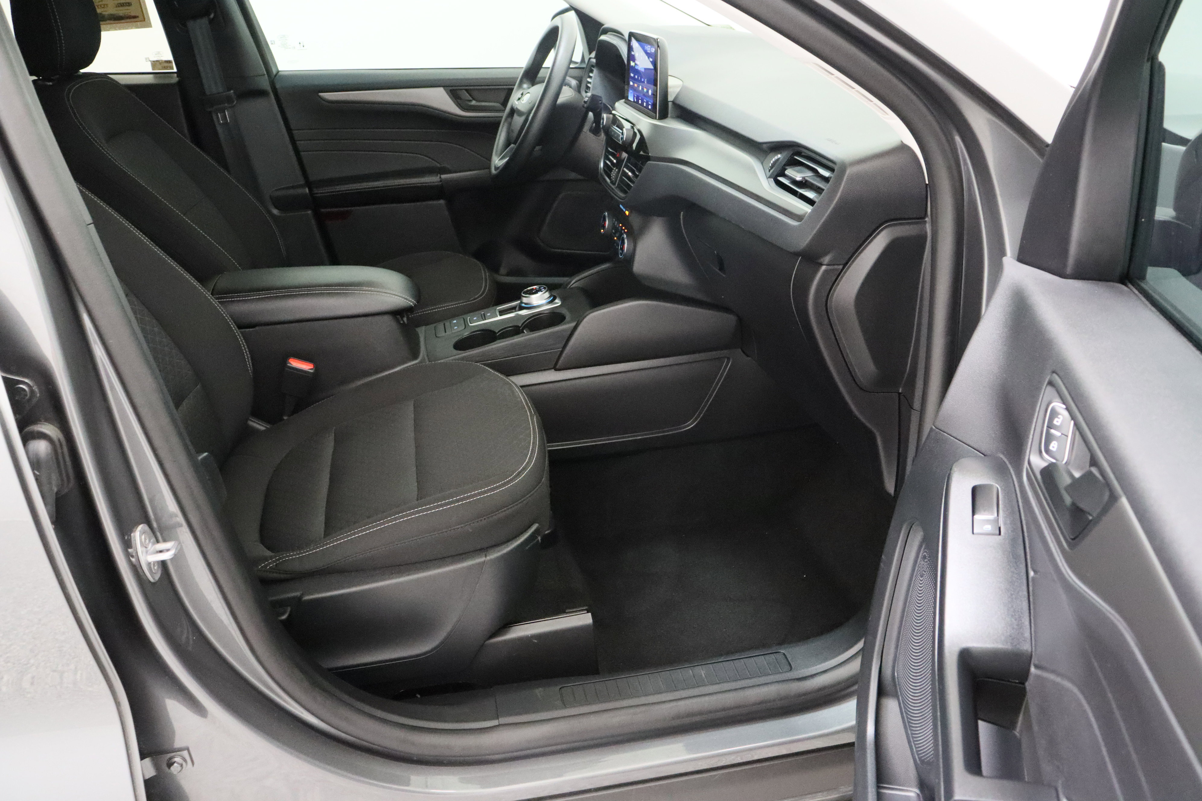 Used 2025 Ford Escape Active AWD/4WD image 36