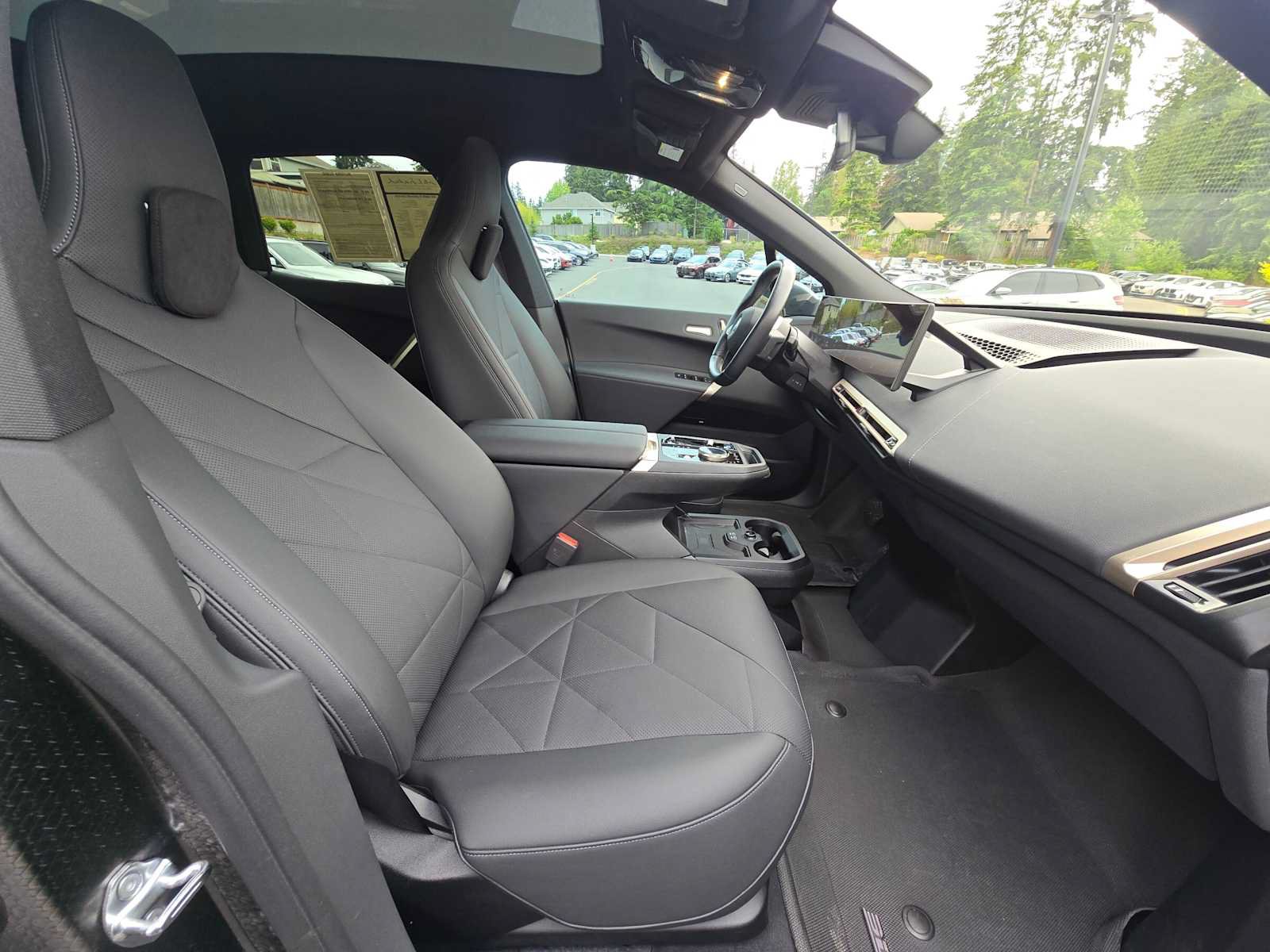 Used 2023 BMW iX xDrive50 w/ Sport Package AWD/4WD image 11