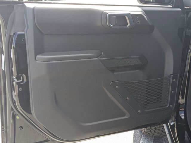 Used 2025 Ford Bronco Badlands image 9