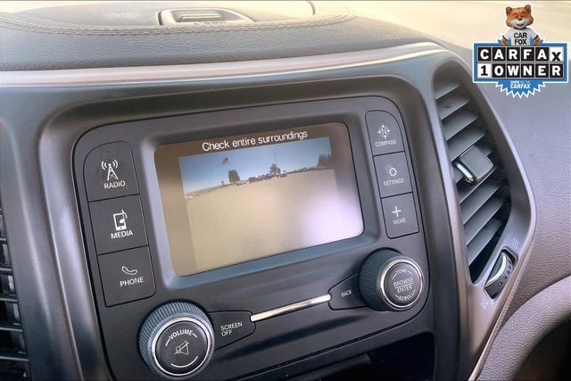 Used 2018 Jeep Cherokee Latitude w/ Altitude Package FWD image 19