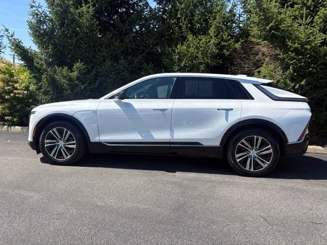 Certified 2024 Cadillac Lyriq Luxury AWD/4WD image 2