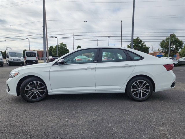 Used 2024 Volkswagen Jetta Sport image 17