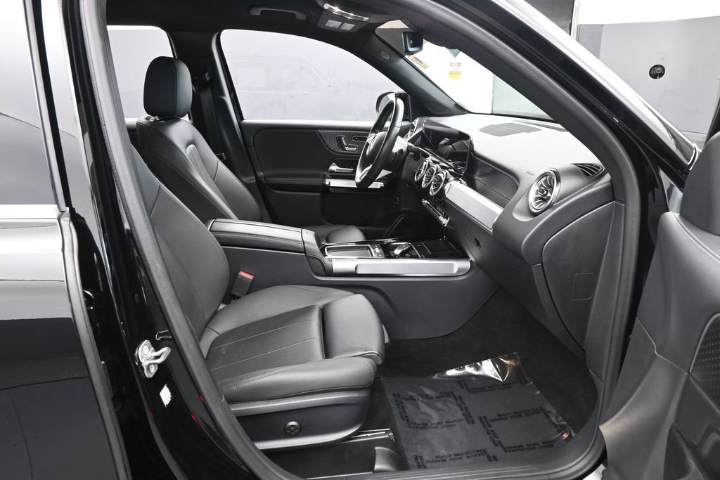 Used 2025 Mercedes-Benz GLB 250 image 41