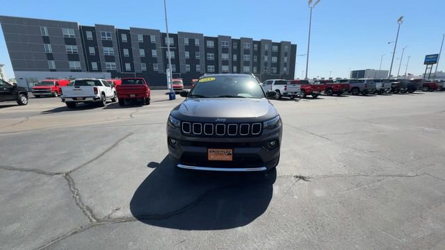 Used 2023 Jeep Compass Limited AWD/4WD image 3