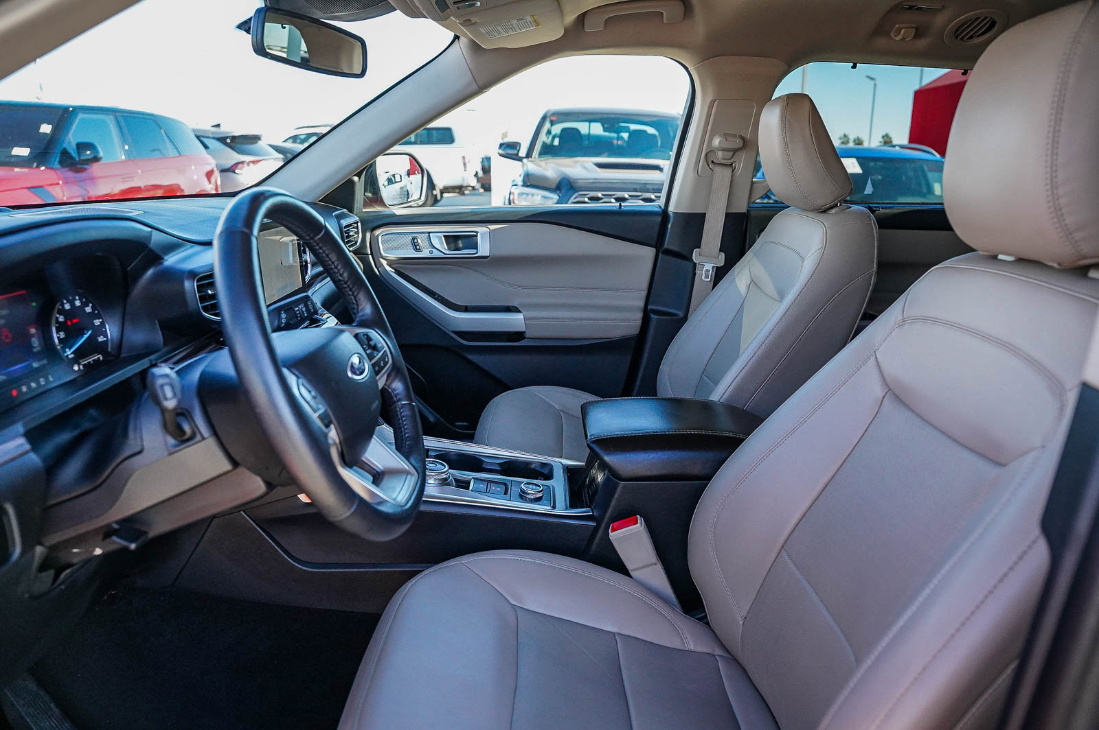 Used 2023 Ford Explorer Limited image 18