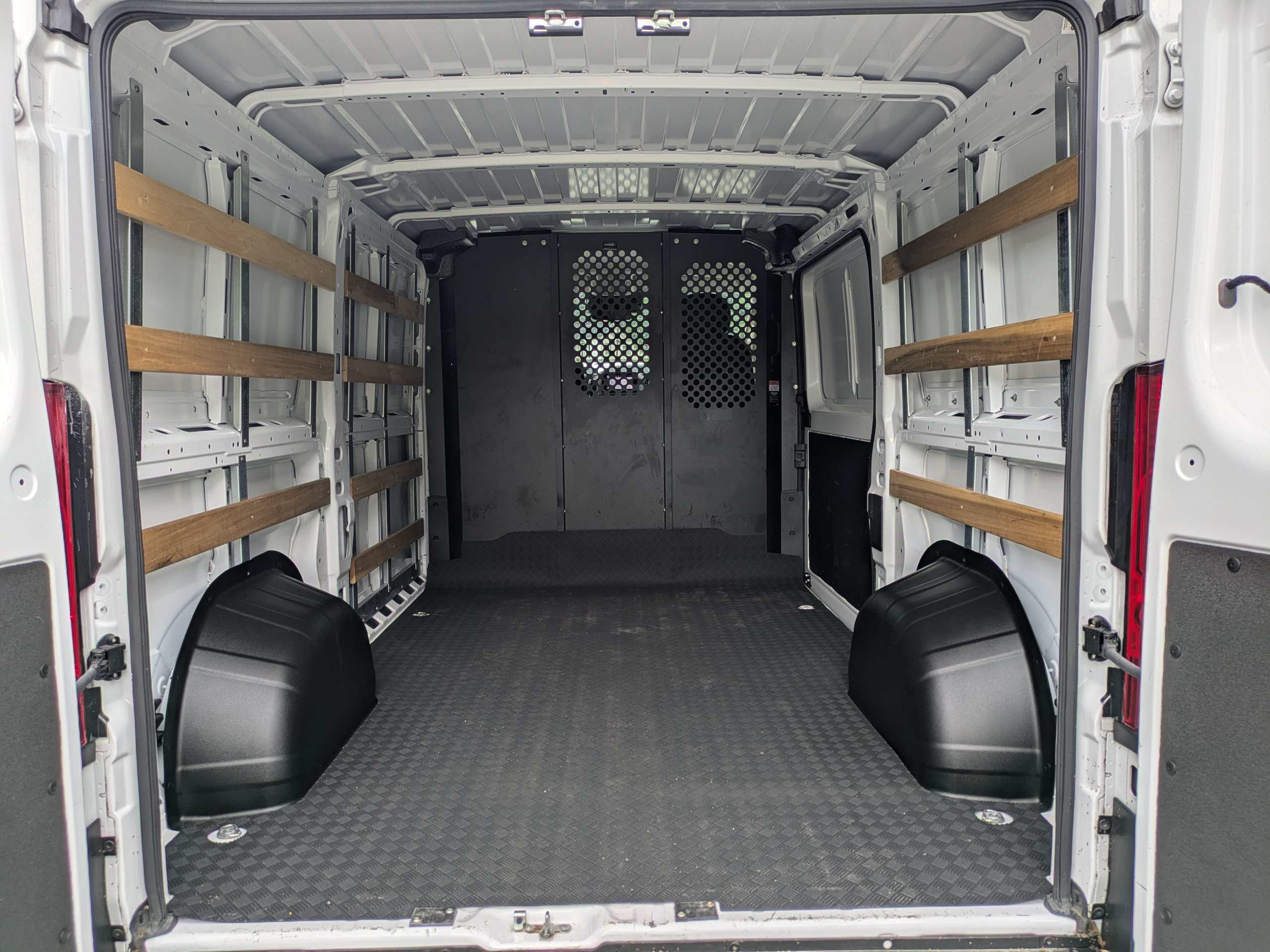 Used 2025 RAM ProMaster 2500 w/ U-Haul Equipment Group FWD image 10