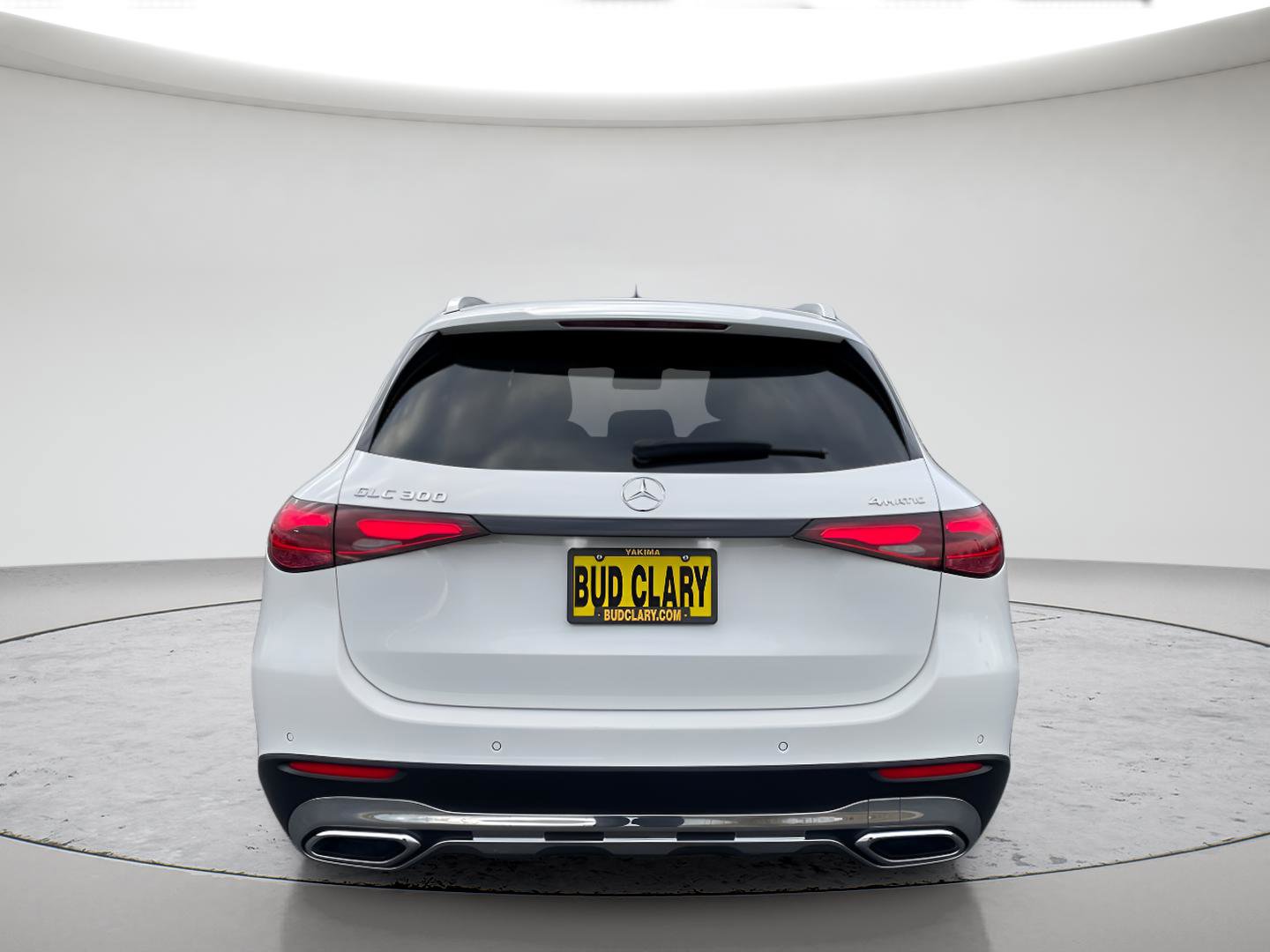 Used 2024 Mercedes-Benz GLC 300 4MATIC image 4